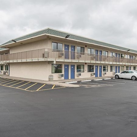 Motel 6 Kansas City, Mo - Airport Εξωτερικό φωτογραφία