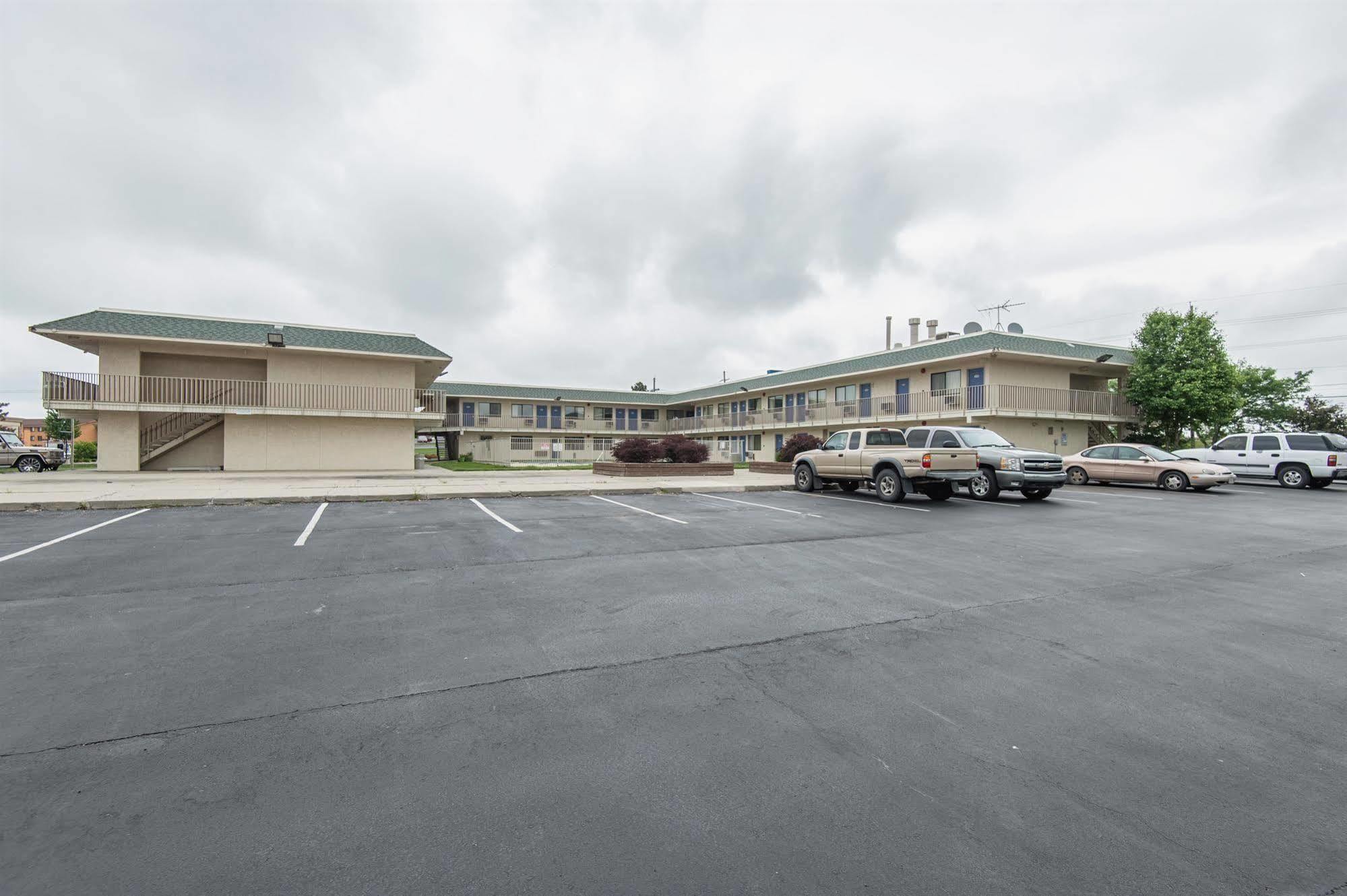 Motel 6 Kansas City, Mo - Airport Εξωτερικό φωτογραφία