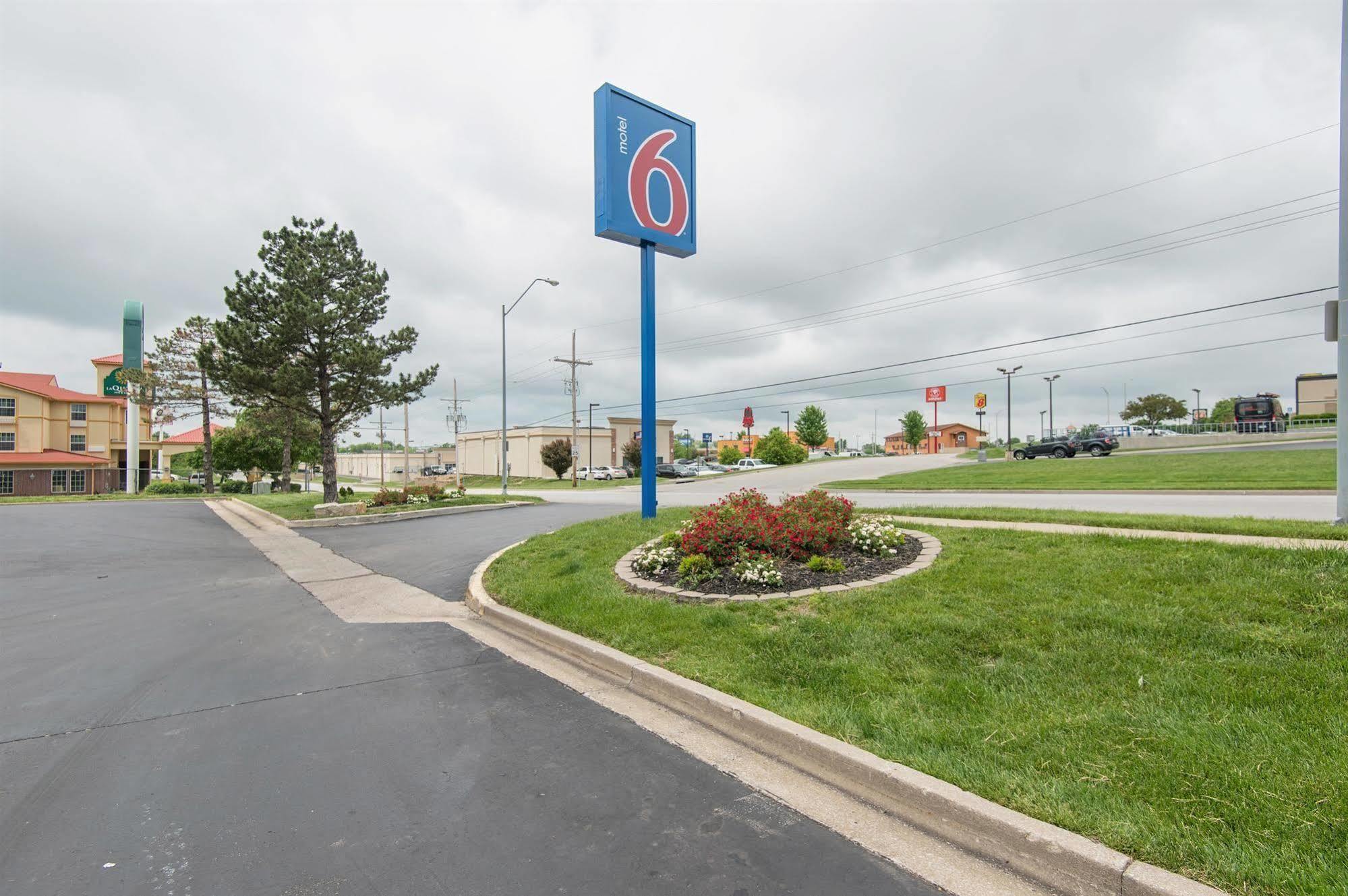 Motel 6 Kansas City, Mo - Airport Εξωτερικό φωτογραφία