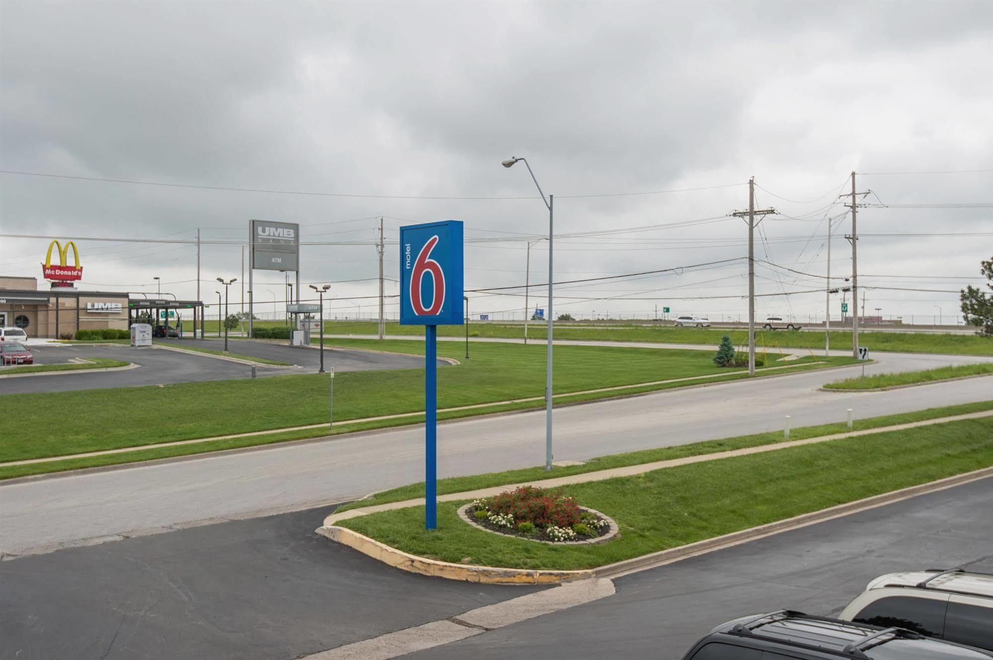 Motel 6 Kansas City, Mo - Airport Εξωτερικό φωτογραφία