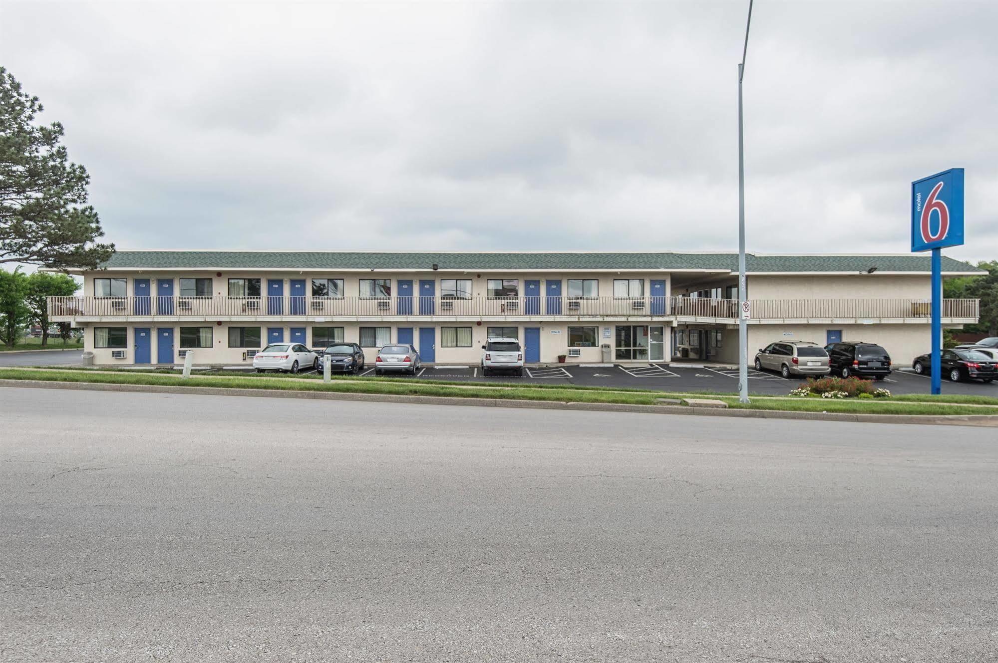 Motel 6 Kansas City, Mo - Airport Εξωτερικό φωτογραφία