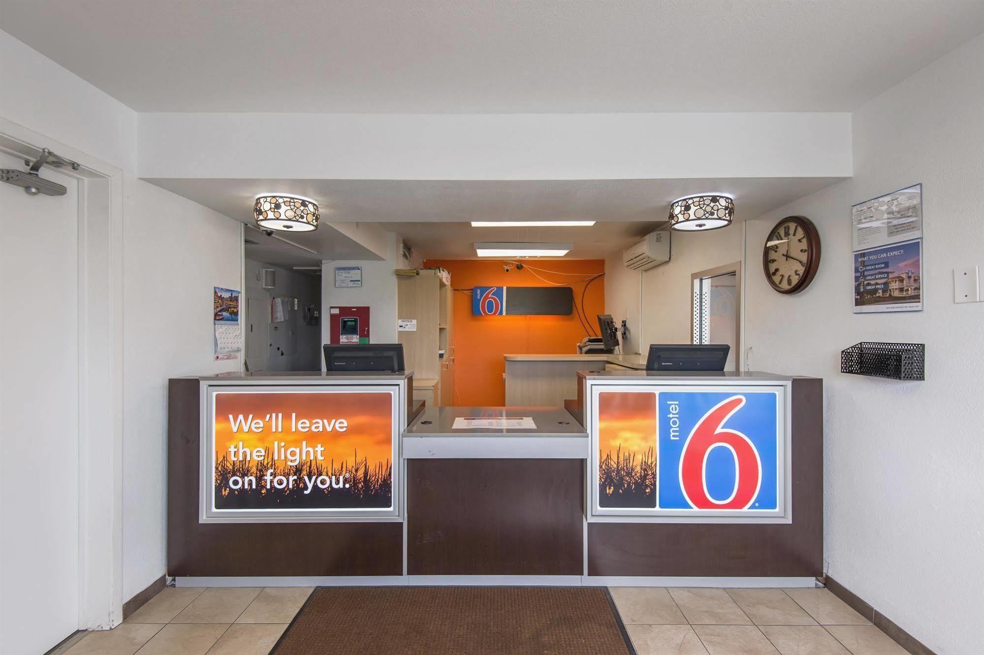 Motel 6 Kansas City, Mo - Airport Εξωτερικό φωτογραφία