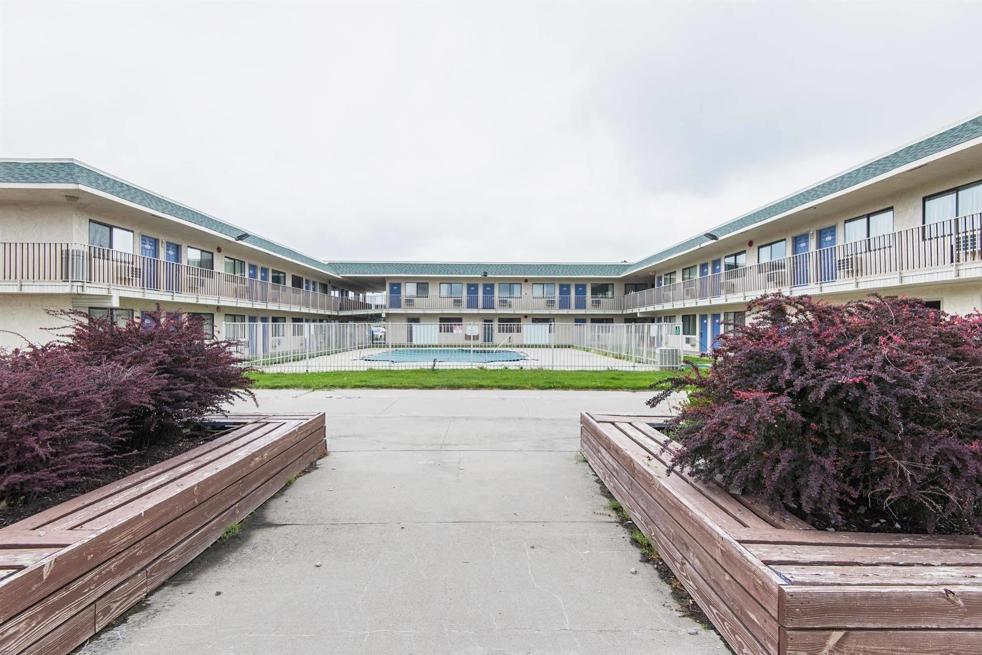 Motel 6 Kansas City, Mo - Airport Εξωτερικό φωτογραφία