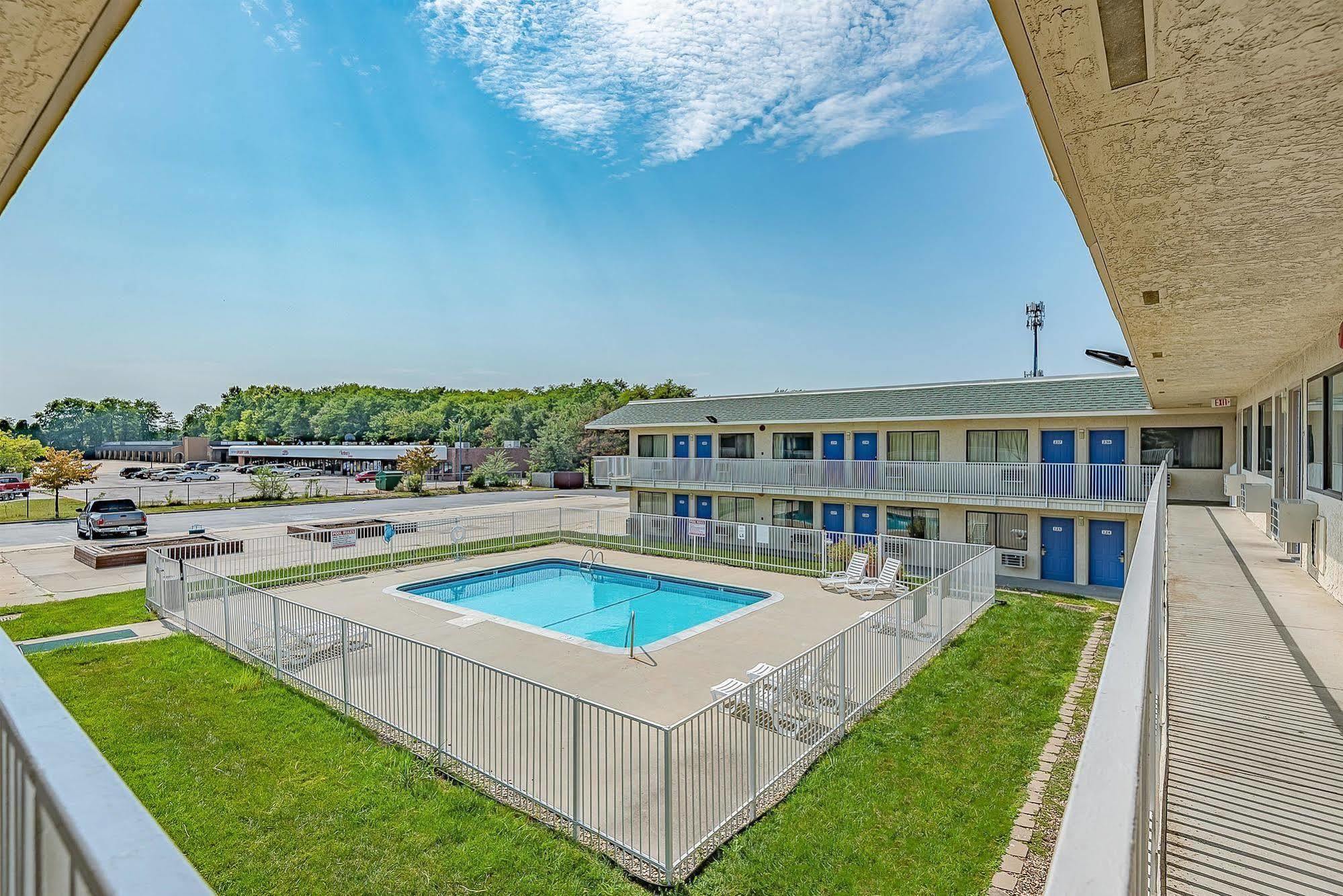Motel 6 Kansas City, Mo - Airport Εξωτερικό φωτογραφία