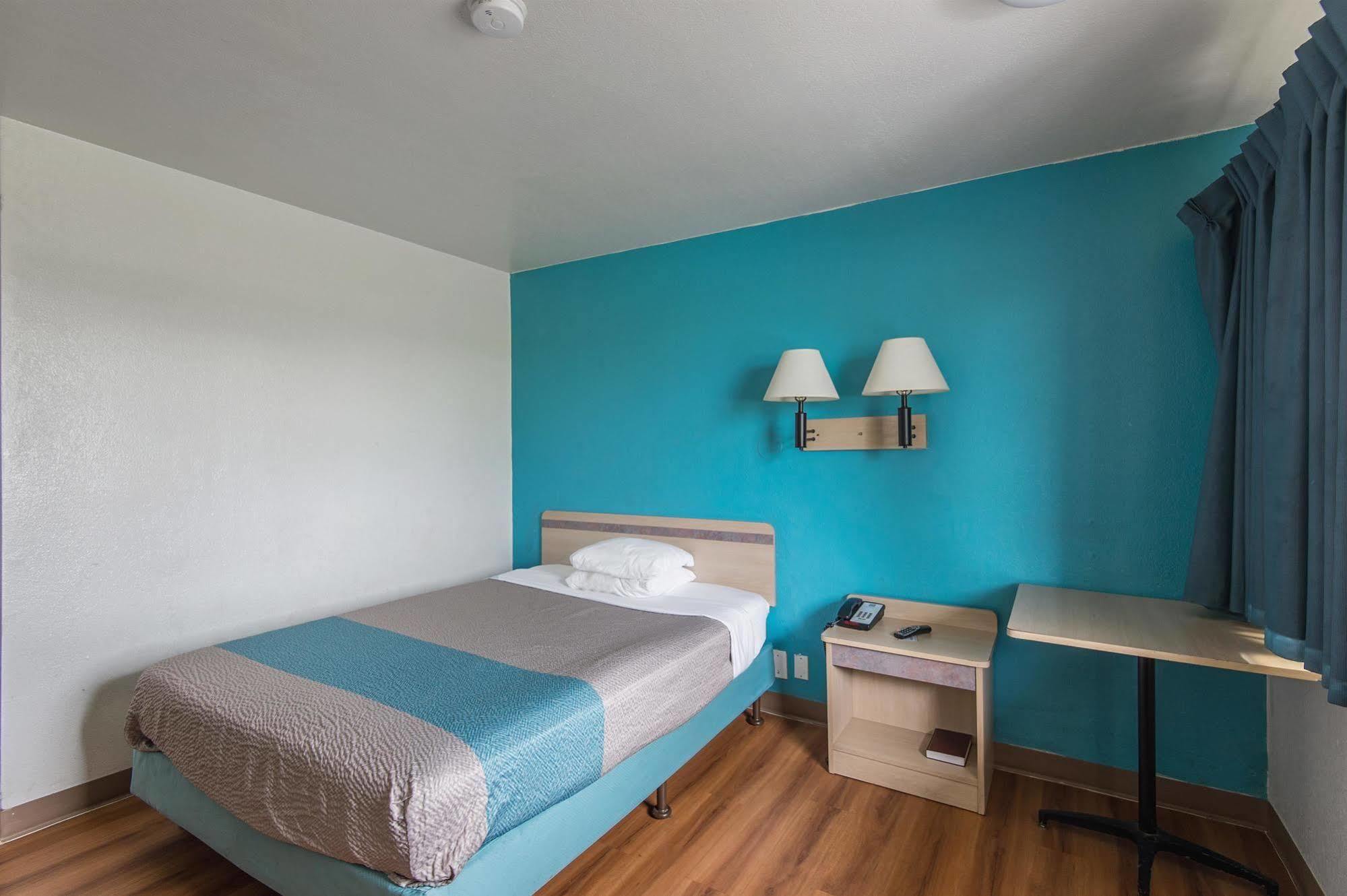 Motel 6 Kansas City, Mo - Airport Εξωτερικό φωτογραφία