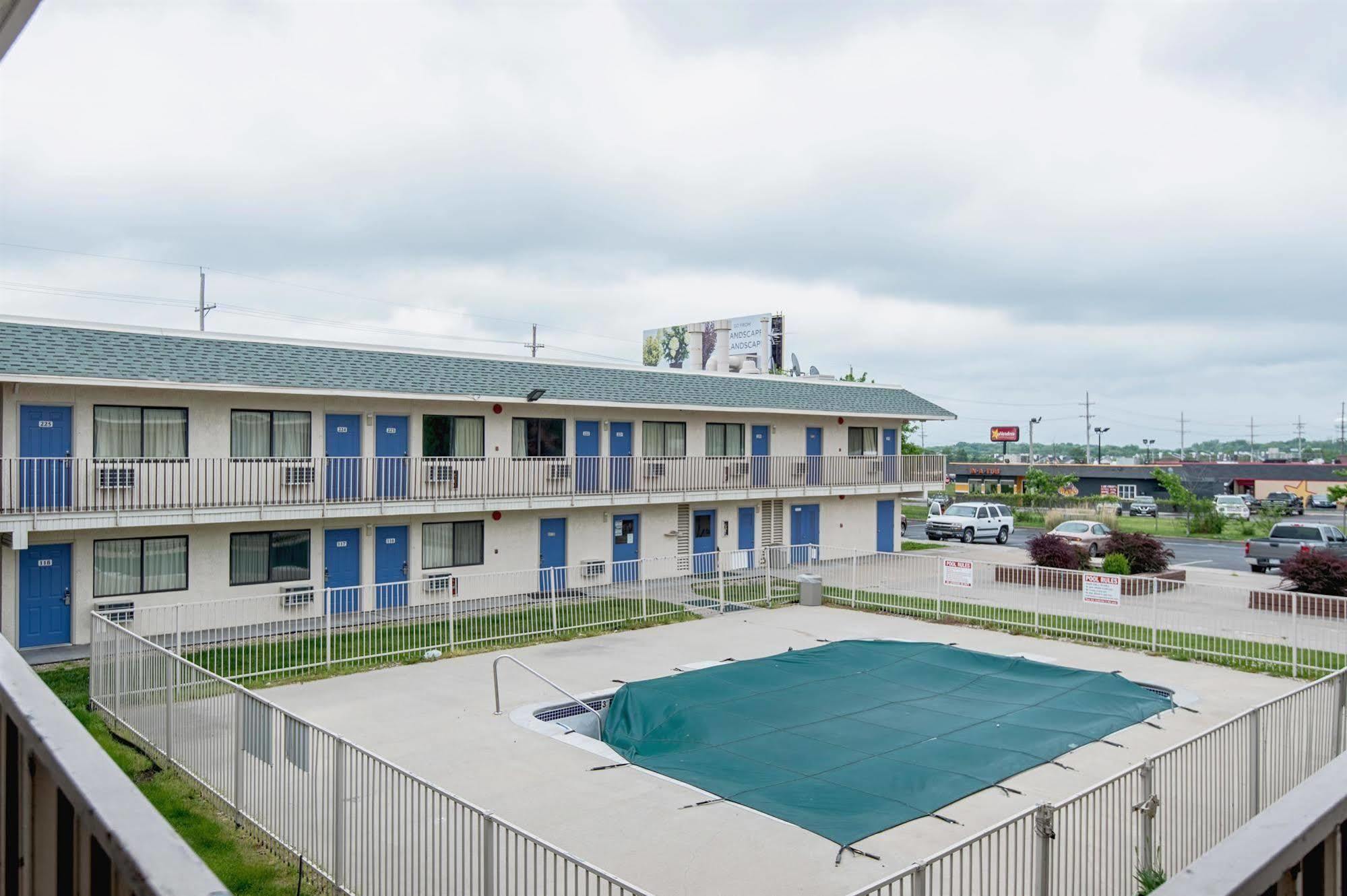 Motel 6 Kansas City, Mo - Airport Εξωτερικό φωτογραφία